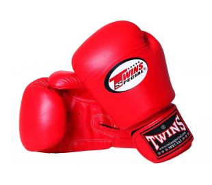 Перчатки боксерские Twins BGVL-3 для муай-тай (красные) 10 oz